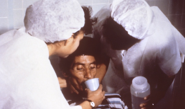 Cholera_rehydration_nurses.jpg