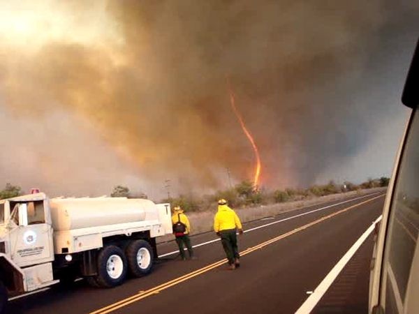  Wpf Media-Live Photos 000 255 Cache Fire-Tornadoes-Burnado-Hawaii 25569 600X450
